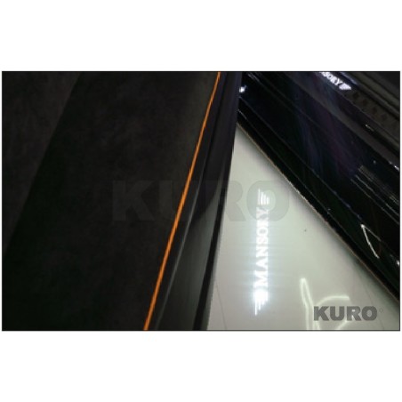 MANSORY URUS SE — Światła powitalne drzwi z logo MANSORY