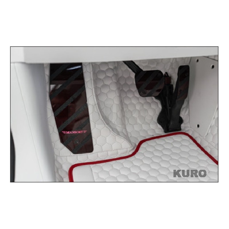 MANSORY Purosangue — Karbonowe pedały wyścigowe