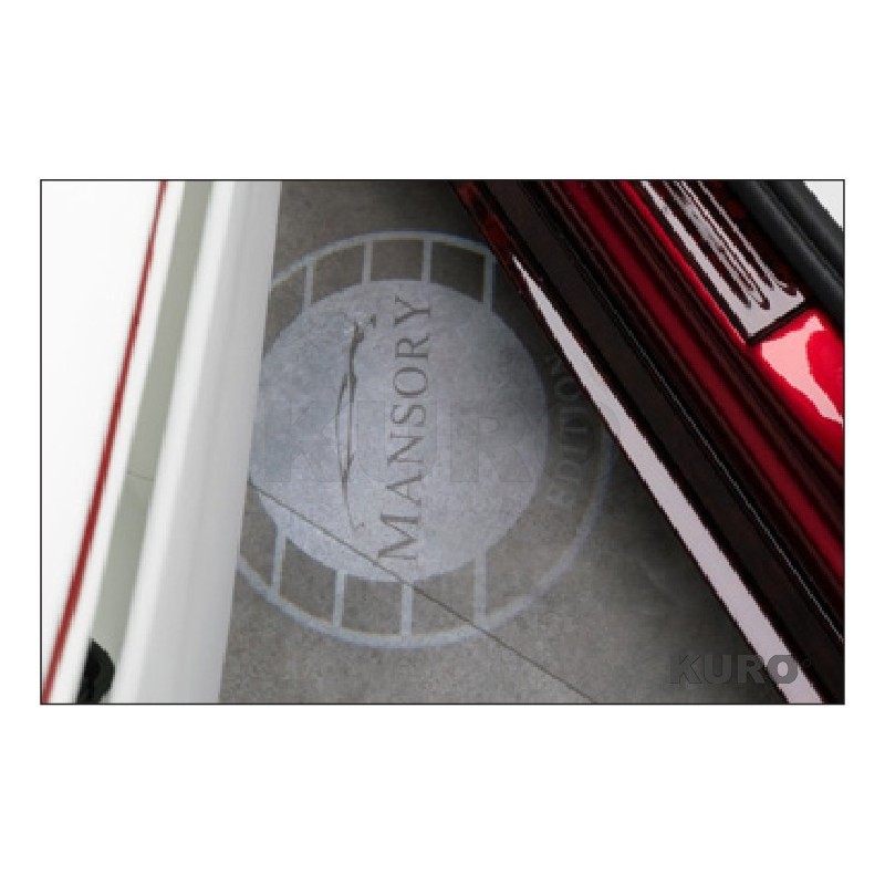 MANSORY Purosangue — Światła powitalne drzwi z logo MANSORY