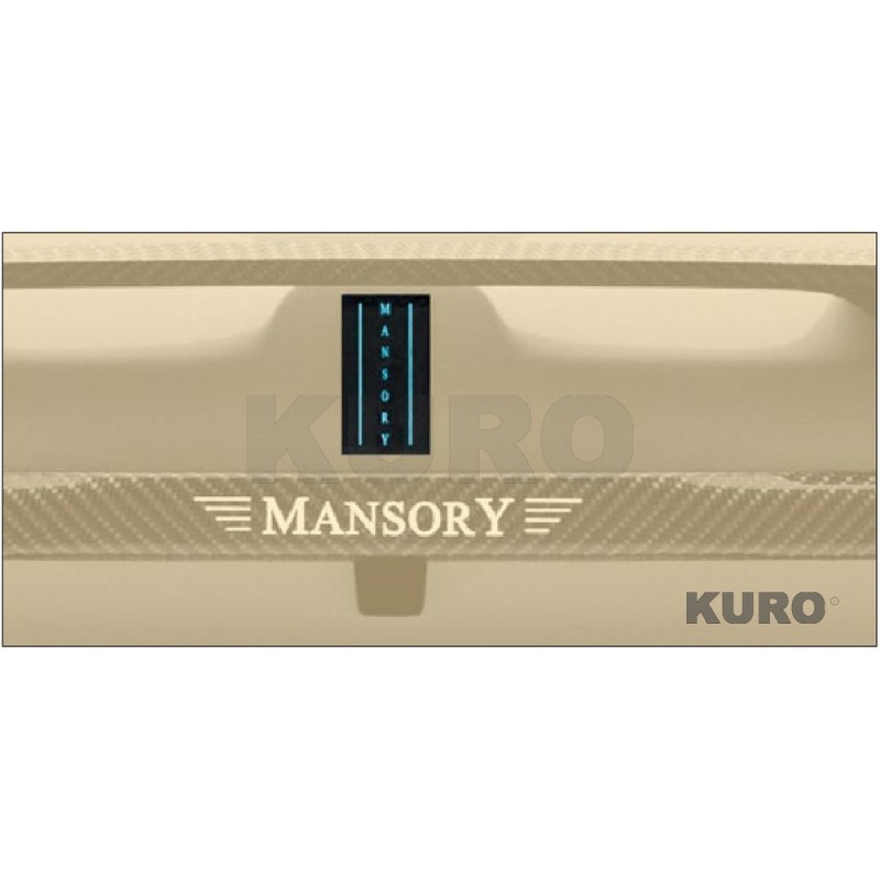 MANSORY Cullinan 2025 — Emblemat MANSORY na listwę bagażnika z grawerowanym logo