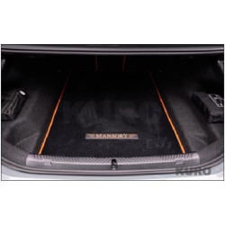 MANSORY M5 — Ekskluzywna welurowa mata bagażnika – obszycie skórą
