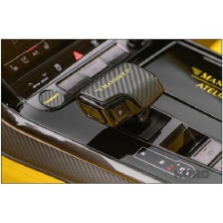 MANSORY RSQ8 25 — Karbon panel do gear shifters