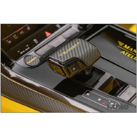 MANSORY RSQ8 25 — Karbon panel do gear shifters