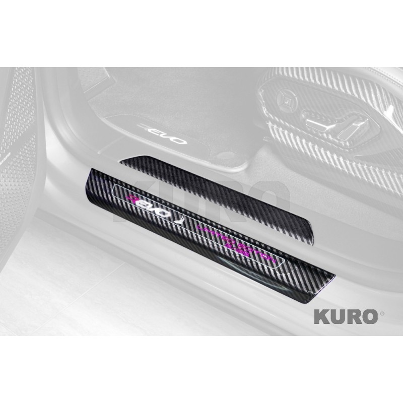 TopCar URUS SE Light Pack — Drzwi próg plates R’Evo, 8 części, widoczny karbon