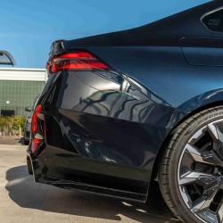 BMW 5 SERIES G60 & i5 2023+ gloss black dyfuzor
