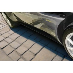 Aston Martin DB11 suchy karbon progi boczne | KURO