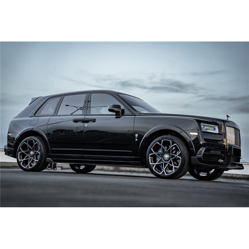 Rolls-Royce Cullinan BKSS karbon progi boczne | KURO